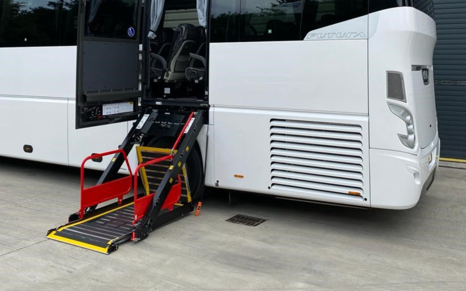EQM Ski-Locker coach lift